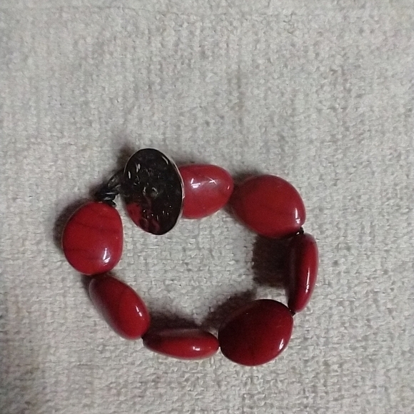Red beads leather cord silvertone follow your passion button closure bracelet - Picture 3 of 3
